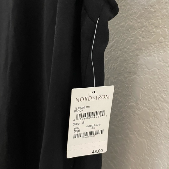 Material is soft and sheer. - Picture 5 of 5